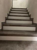 Schody z vinylu BUKOMA Beton Kámen Šedohnědý Domanín